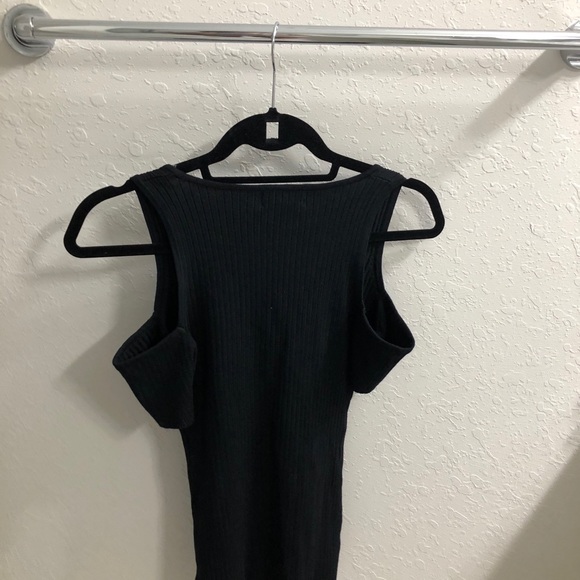 Cold shoulder lace up top! - Picture 2 of 3